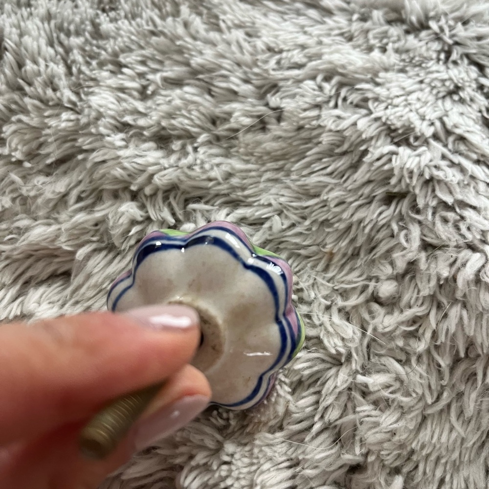 Two hand painted door knobs. - Picture 4 of 8